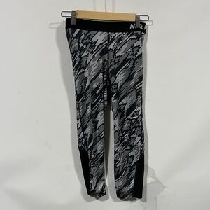 Nike pro dri-fit women’s Black and Gray Patterned Leggings